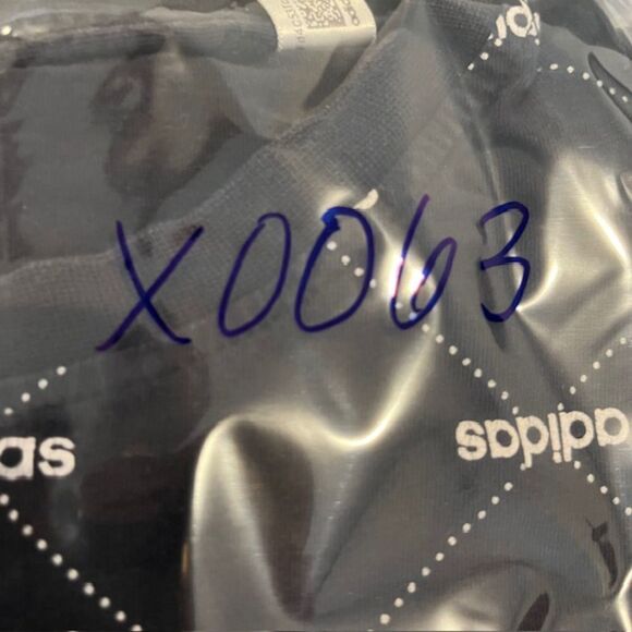 Adidas Core Logo Linear Women's Graphic Tee Short Fit Size Large Black - Picture 8 of 8